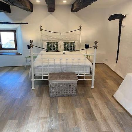 Champagnac-la-Rivière Spacious 1 Bed Home With Shared Pool מראה חיצוני תמונה
