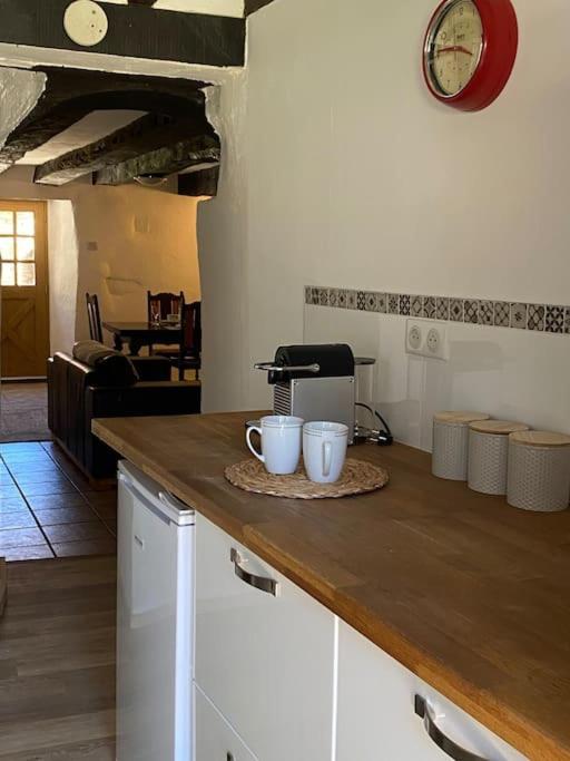 Champagnac-la-Rivière Spacious 1 Bed Home With Shared Pool מראה חיצוני תמונה