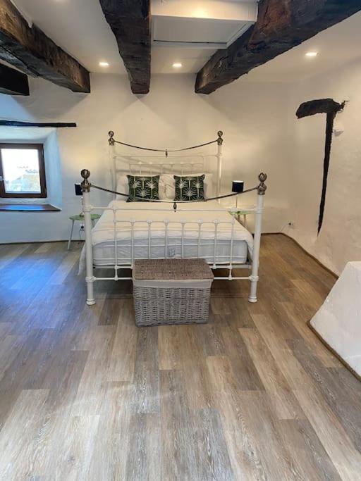Champagnac-la-Rivière Spacious 1 Bed Home With Shared Pool מראה חיצוני תמונה