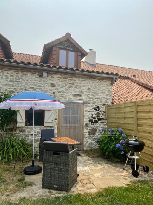 Champagnac-la-Rivière Spacious 1 Bed Home With Shared Pool מראה חיצוני תמונה