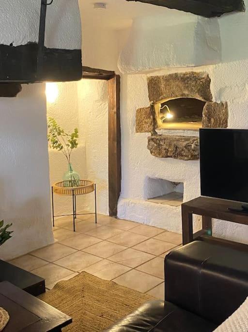 Champagnac-la-Rivière Spacious 1 Bed Home With Shared Pool מראה חיצוני תמונה
