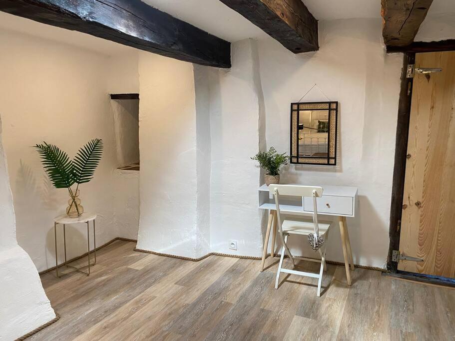 Champagnac-la-Rivière Spacious 1 Bed Home With Shared Pool מראה חיצוני תמונה